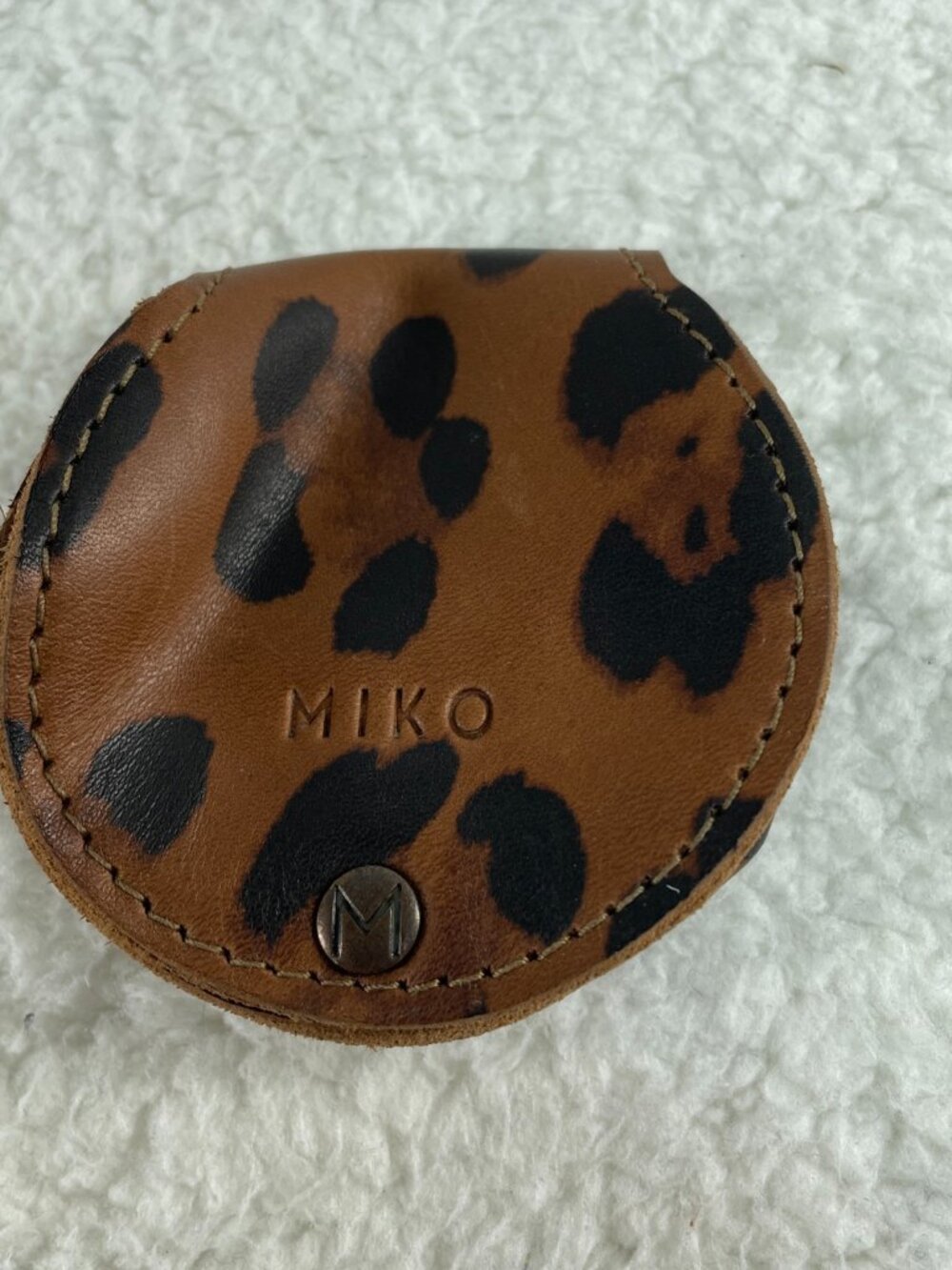 Mikoleon Artisan Crafted Guatemalan Leather Tan Black Accessory Coin Holder